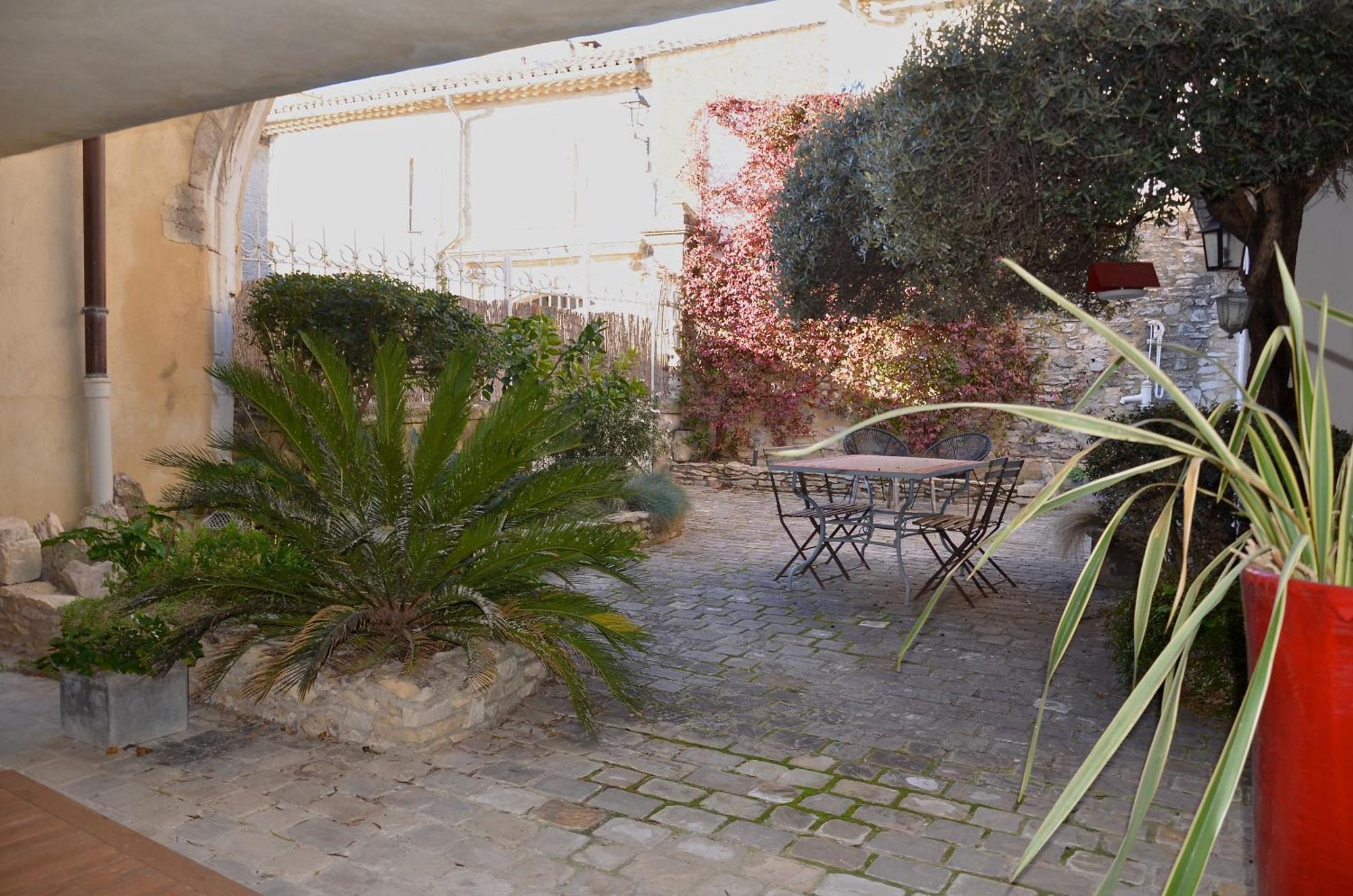 Locus Amoenus Bed & Breakfast Lirac